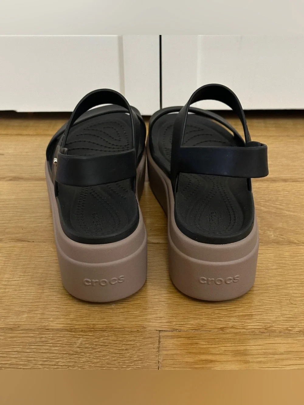 Crocs Women's Brooklyn Low Wedge Strappy Platform Sandals Size 6